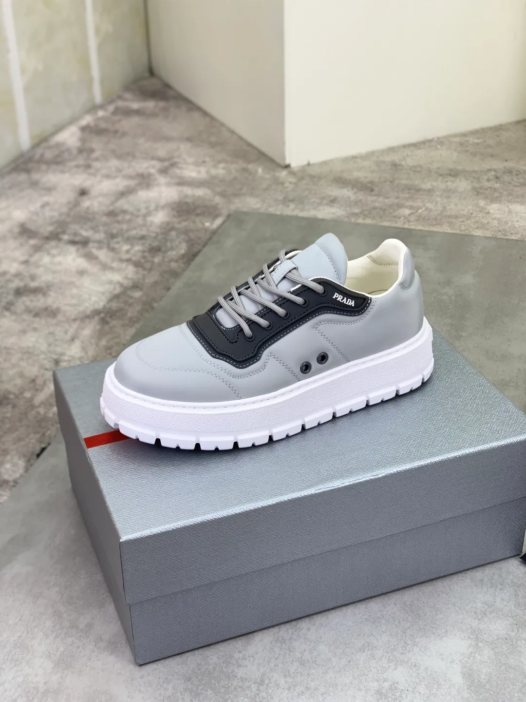 Men's men's shoes 💰P580💰 [New style] popular models are on the official website, 🆘 Trendy brand (Prada) mainly promotes popular models, avant-garde and versatile fashionable men's shoes private version mold opening, cowhide surface splicing 1:1.. Fashionable and simple, original imported cowhide lining cowhide feet; the atmosphere and personality are more fashionable, eye-catching and pursuing class. It will subvert the old idea and be a must-have for fashionistas with you! Must keep it for yourself! Tall and comfortable, large and low, high-end quality workmanship. Number of yards: 38-45 4️⃣optional.